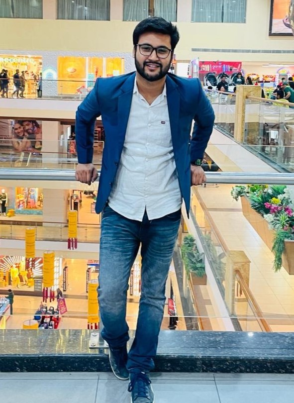 aakash rikh ceo of weazy